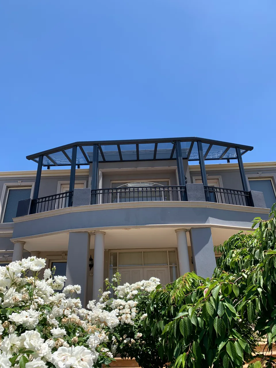 Clearview roof framing coordinated with an existing curved facade