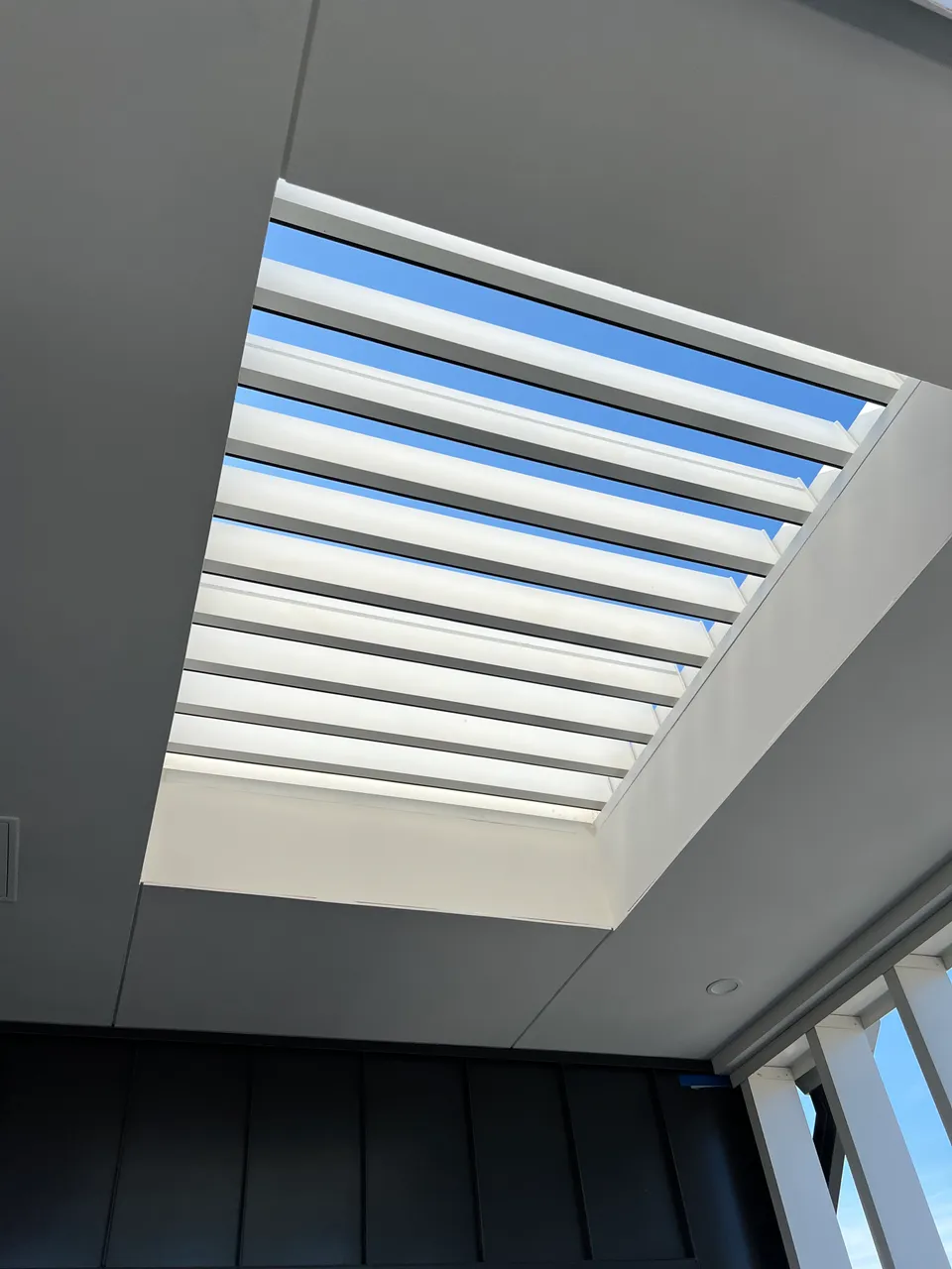 Louver pergola roof and outdoor entertaining area