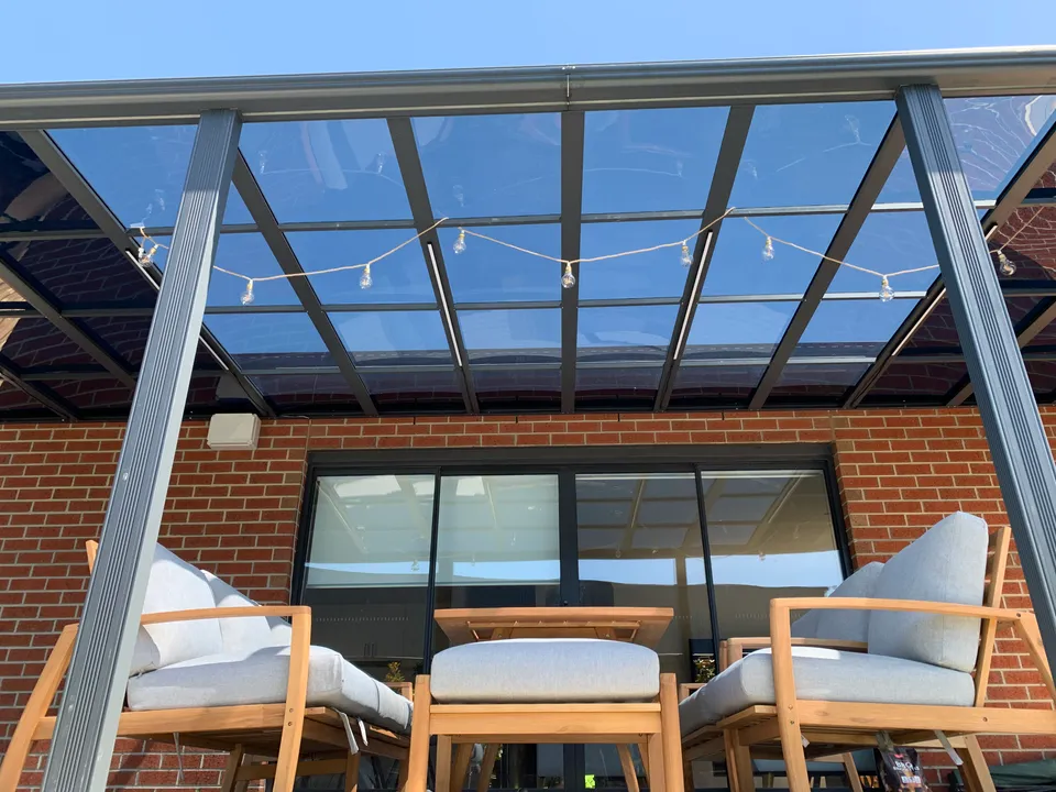 Clearview roof connection, transparent panel and gutter detail
